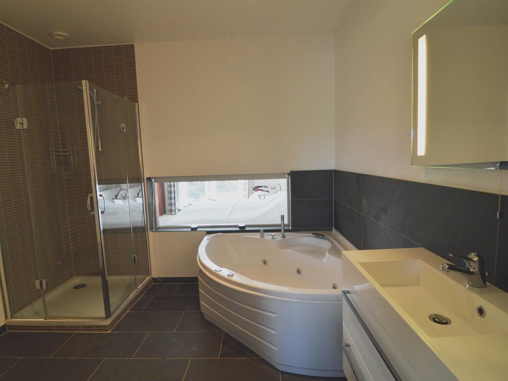 Chateau Crawhez Hotel Thimister Esterno foto